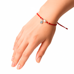 Pulsera Ajustable de Hilo con Perla Natural y Dije de San Benito Plata .925