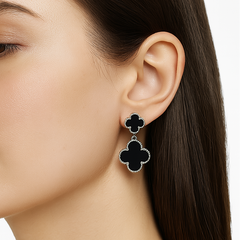 Arete Doble Flor Mediano Inspirado Van C Ónix Negro, Plata .925 con Baño de Rodio