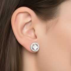 Huggies Flor Inspirado Van C Madre Perla con Micro Circonias en Circulo Plata .925 con Rodio