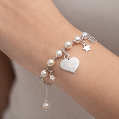 Pulsera Perla Natural con Dijes Lisos con Corazón Grabado y Cadena Eslabones Plata .925