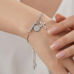 Pulsera Ajustable con Dije de San Benito con Silueta de Cruz Plata .925