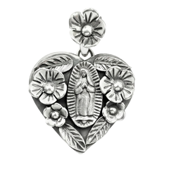 Dije en Forma de Corazón con la Virgen Hecho a Mano Plata .925