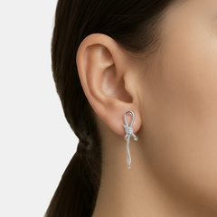 Arete Inspirado Tiff Nudo con circonias Plata .925 con Rodio