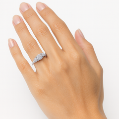 Anillo Tres Circonias y Micro Circonias Plata .925 con Rodio