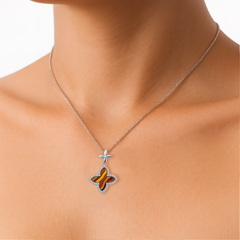 Dije Inspirado LV de 2.5cm con Piedras Naturales y Circonias Plata .925 con Rodio