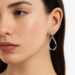 Arete Mediano Gota Torcida Lisa Hecha a Mano Plata .925