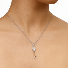 Dije Llave con Circonia de 4cm Plata .925