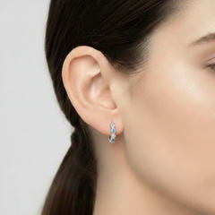 Huggies Chica con Ojo Turco y Micro Circonias Plata.925