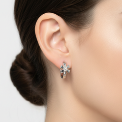 Huggies Flor con Circonia Plata .925 con Rodio