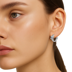 Huggies Flor con Circonia Plata .925 con Rodio