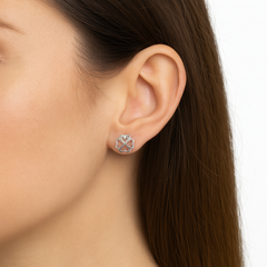 Broquel Silueta Trebol de 4 hojas con Micro Circonias Plata .925 con Rodio