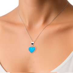 Dije Corazón con Ópalo y Micro Circonias de 1.5cm Plata .925