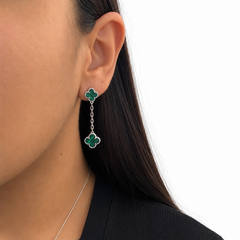 Arete Doble Flor Largo Inspirado Van C con Malaquita Verde, Plata .925 con Baño de Rodio