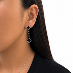 Arete Doble Flor Largo Inspirado Van C con Ónix Negro, Plata .925 con Baño de Rodio