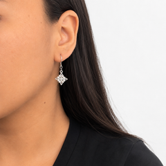 Arete Mediano Nudo De Bruja Y Lunas Plata .925