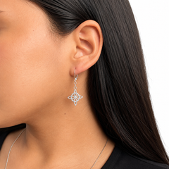 Arete Mediano Nudo De Bruja Con Circonias Broche Frances Plata .925