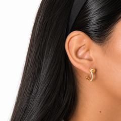 Arracada Inspirada Cartier 1:1 Clavo Delgado con Circonias, Plata .925 con Baño de Oro 18k