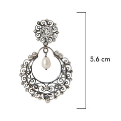 Aretes Filigrana Circulo 5.6 cm con Flor de Circonia Blanca y Perla de Río, Hecho a Mano Plata .925 Oxidada