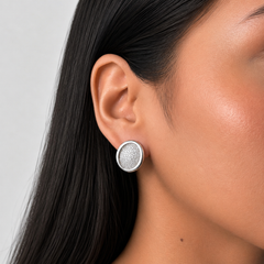 Aretes Glamour Ovalados con Circonias con Broche Francés, Plata .925 con Baño de Rodio