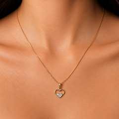 Dije Silueta de Corazón con Corazón de Circonias Oro 10K
