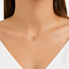 Dije Letra V con Micro Circonias Oro 10K
