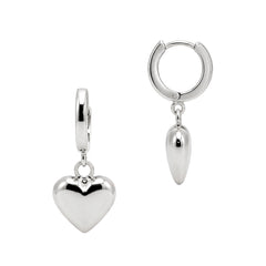 Arracada Huggies Corazones Lisos Latido de Plata, Plata .925 con Baño de Rodio