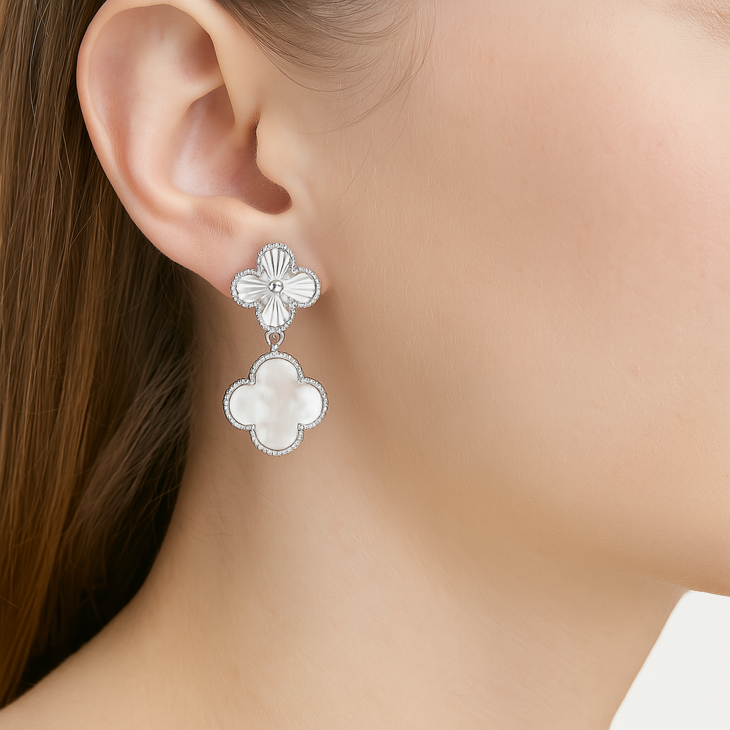 Arete Dos Flores Mediano Inspirado Van C Diamantada con Piedras Naturales Plata .925 con Baño de Rodio