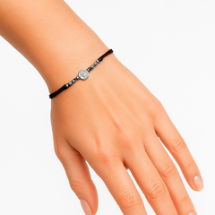 Pulsera Ajustable de Hilo con Dije de San Benito y Bolitas Lisas Plata .925