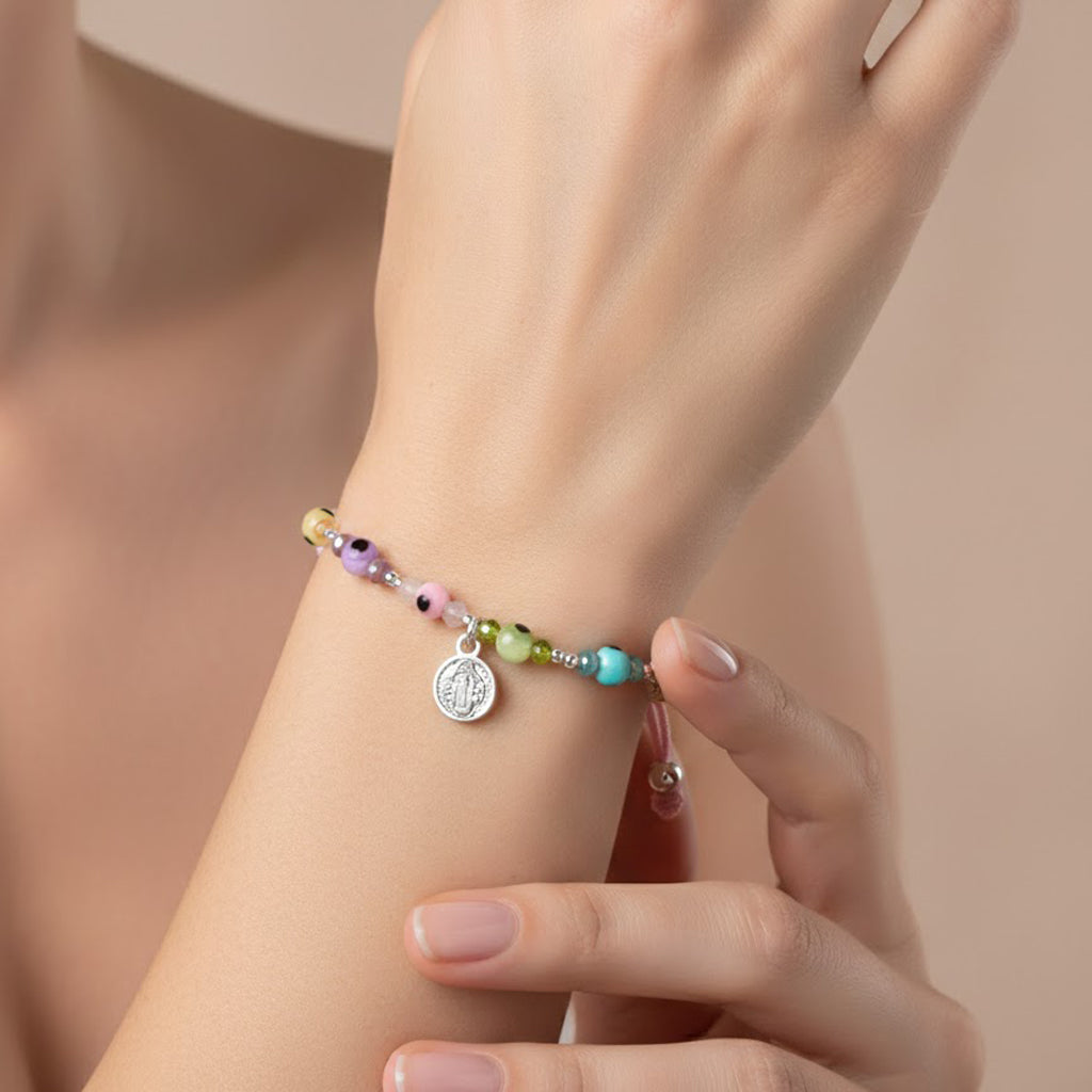 Pulsera Ajustable de Hilo con Ojo Turco de Colores, Cristales y Dije de San Benito Plata .925