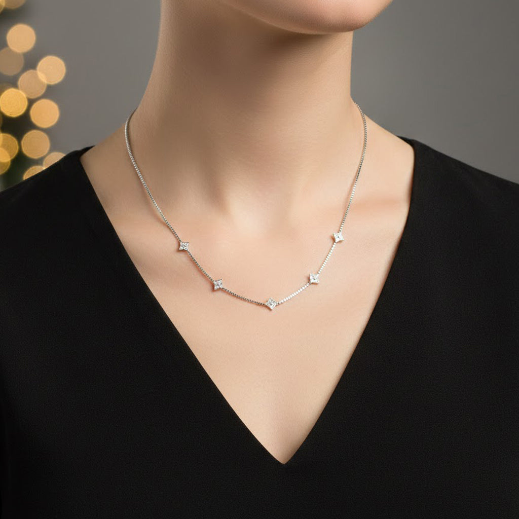 Collar Inspirado LV Ajustable Madre Perla con Micro Circonias Plata .925 con Rodio
