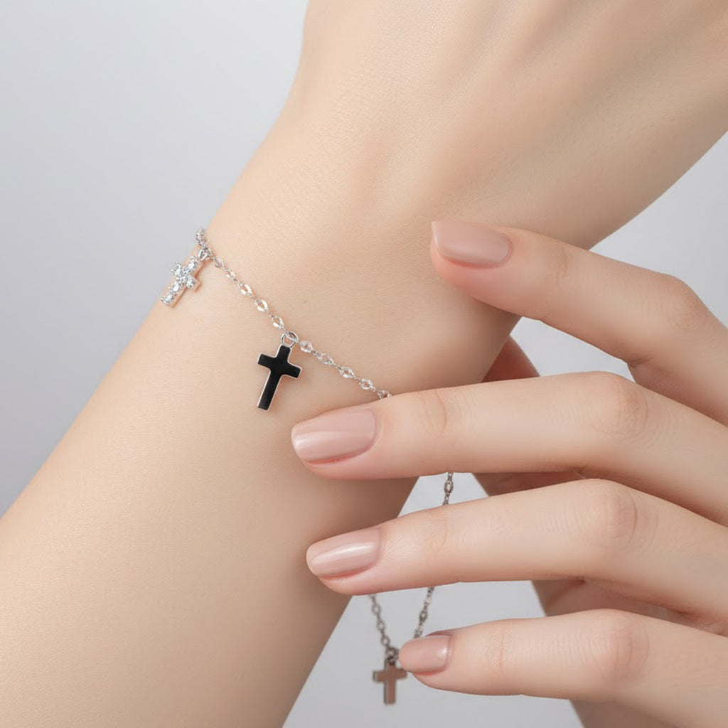 Pulsera con Dijes de Cruz con Micro Circonias y Lisas Plata .925 con Baño de Rodio