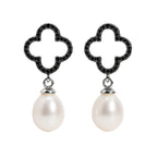 Arete Flor Mediano Inspirado Van C con Perla Natural Plata .925 con Baño de Rodio