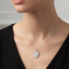 Collar Medalla Virgen de Guadalupe Ovalado Diamantado con Circonias Plata .925 con Rodio