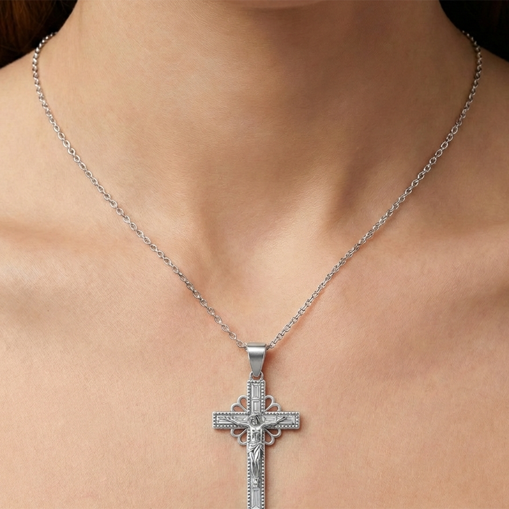 Dije Crucifijo con Circonias de 3.3cm Plata .925