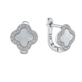 Arete Huggies Flor Inspirado Van C Madre Perla con Micro Circonias Plata .925 con Baño de Rodio