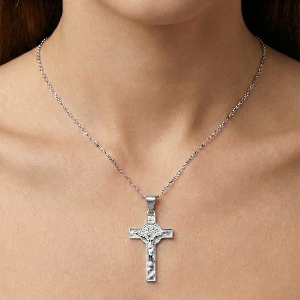 Dije Crucifijo con San Benito Atrás Plata .925