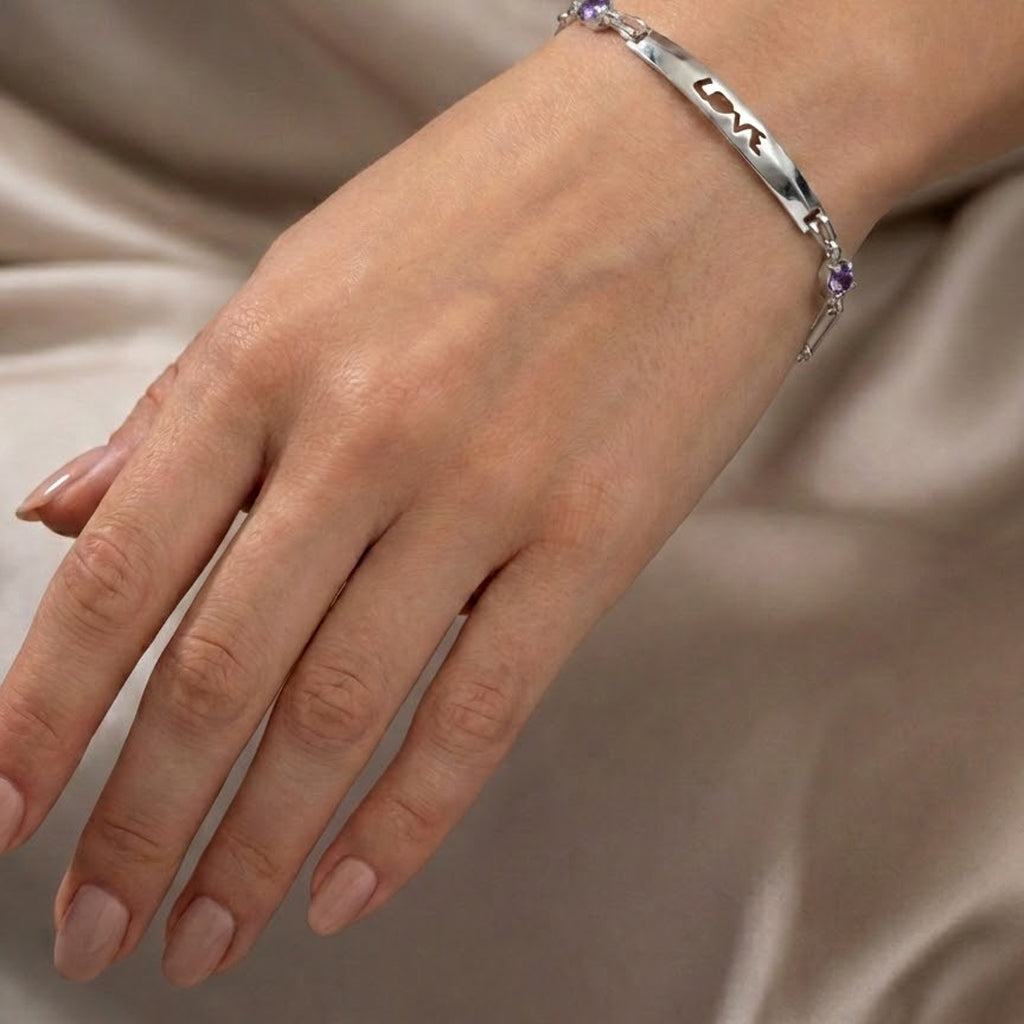 Pulsera con Placa Grabada Love y Circonias Plata .925