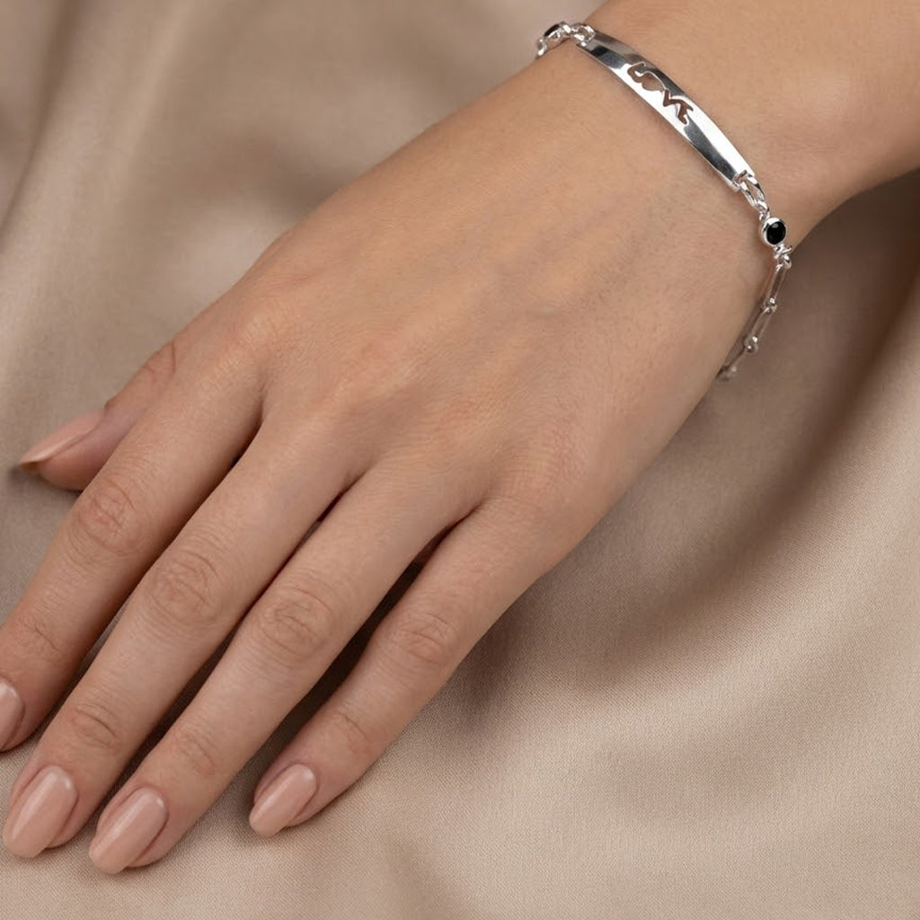 Pulsera con Placa Grabada Love y Circonias Plata .925