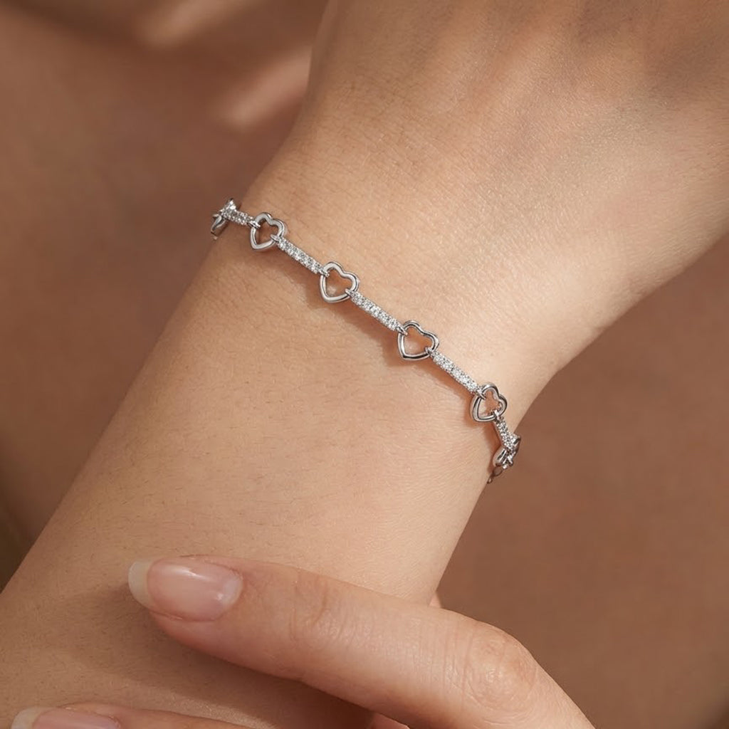 Pulsera Silueta de Corazones con Micro Circonias Plata .925 con Baño de Rodio
