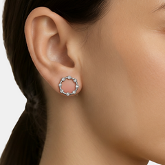 Broquel Silueta Circulo Grande de Circonias Plata .925 con Rodio