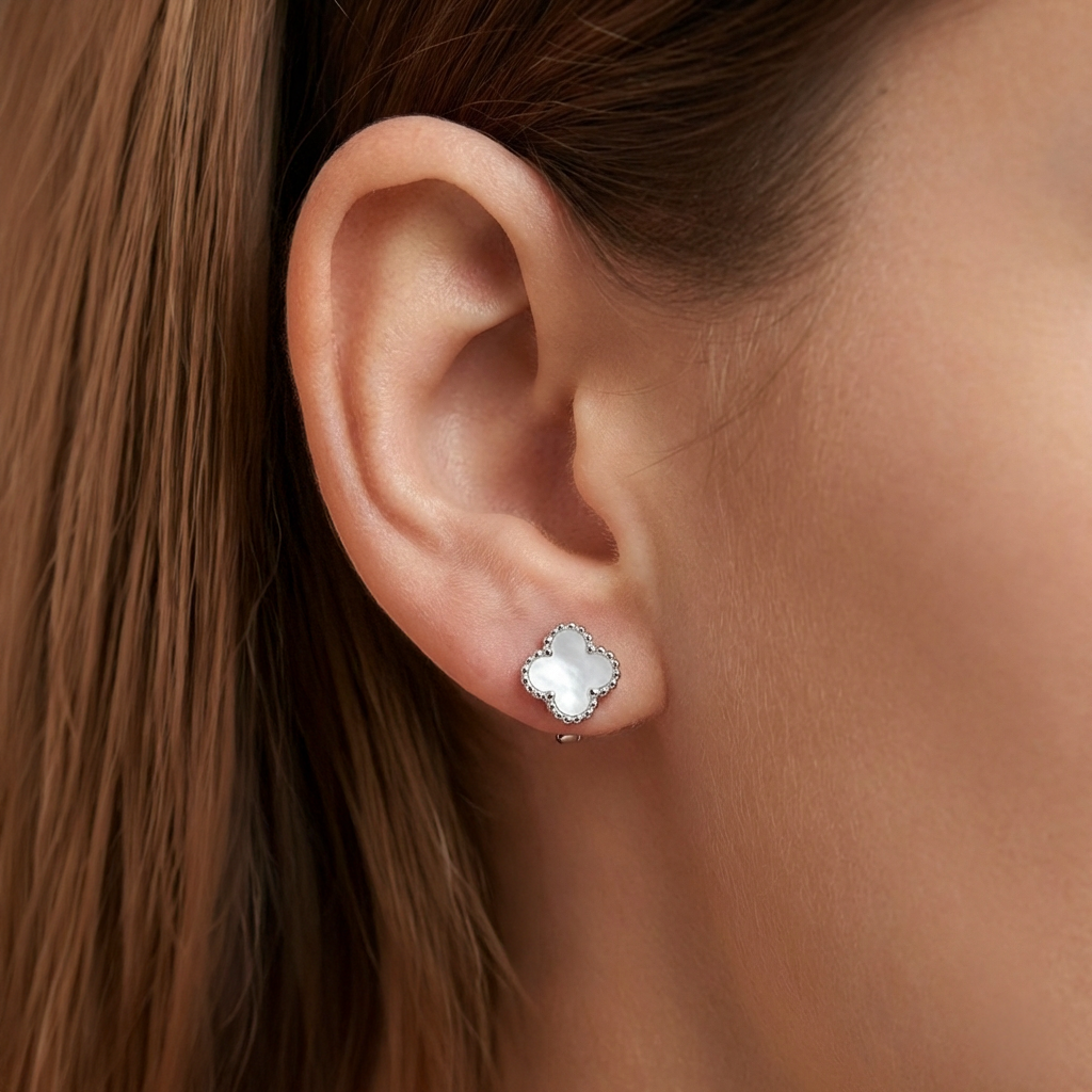 Huggies Flor Inspirado Van C con Piedras Naturales Plata .925 con Rodio