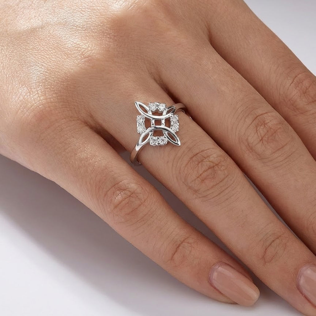 Anillo Nudo de Bruja con Circonias Plata .925