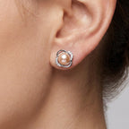 Arete Broquel Flor co Perla Río, Plata .925 con Baño de Rodio