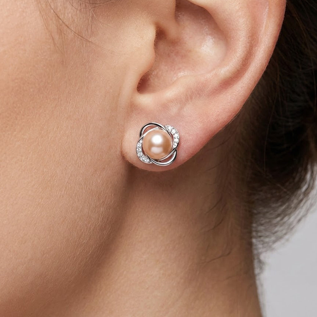 Arete Broquel Flor co Perla Río, Plata .925 con Baño de Rodio