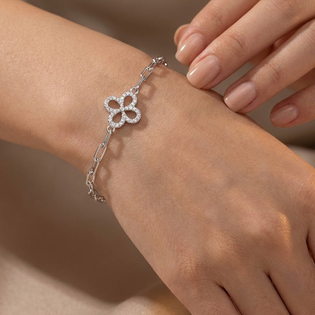 Pulsera Trebol con Micro Circonias y Cadena Paper Clip Plata .925