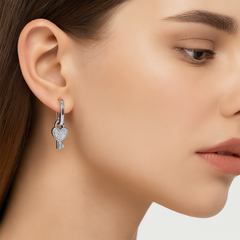 Arracada con Dije Dos Funcionalidades Llave con Circonias Plata .925 con Rodio