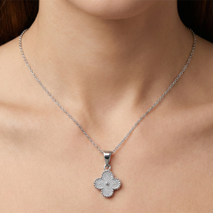 Dije Flor Inspirado Van C con Micro Circonias Plata .925