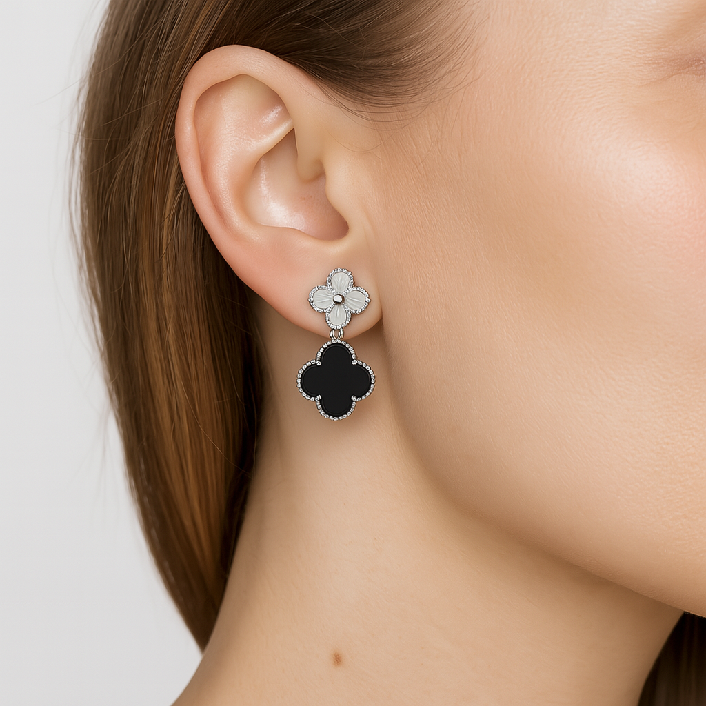 Arete Dos Flores Mediano Inspirado Van C Diamantada con Piedras Naturales Plata .925 con Baño de Rodio