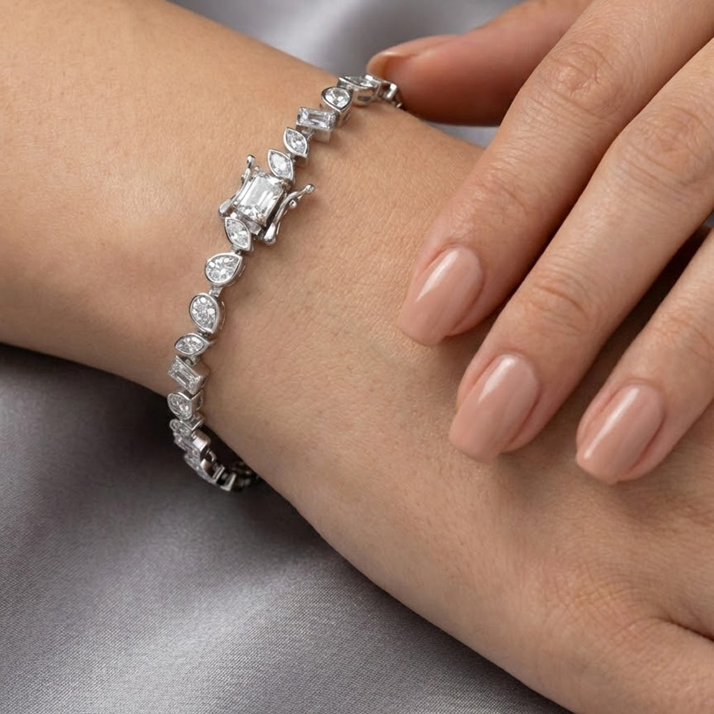 Pulsera con Circonias en Forma de Figuras Plata .925 con Baño de Rodio
