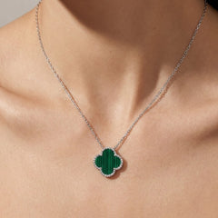 Collar Flor Inspirado Van C Piedras Naturales Plata .925 con Rodio